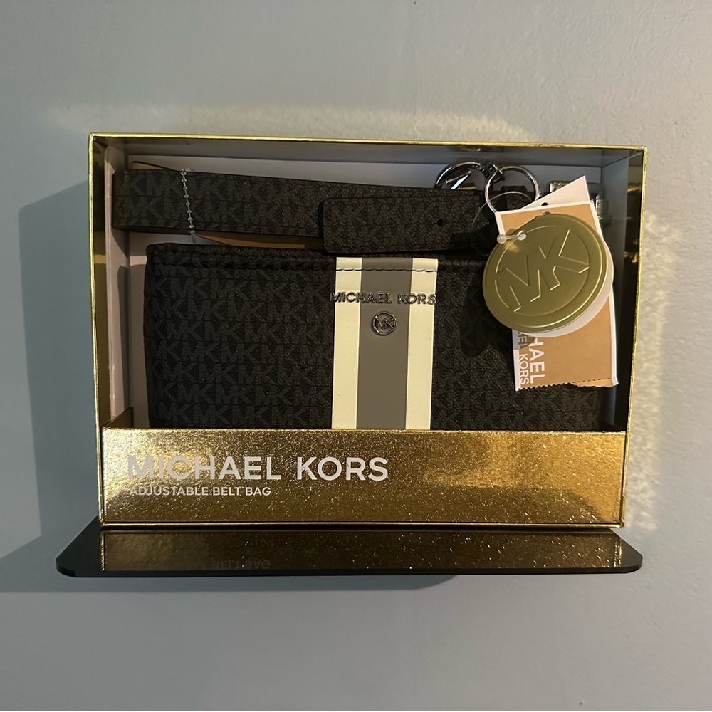 Michael Kors Belt Bag NWT in Gift Box